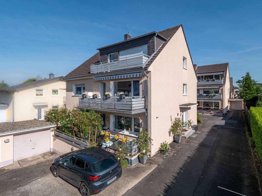 Immobilie in Niederkassel - Gepflegtes Mehrfamilienhaus mit Potenzial in Niederkassel-Mondorf - Bild 0