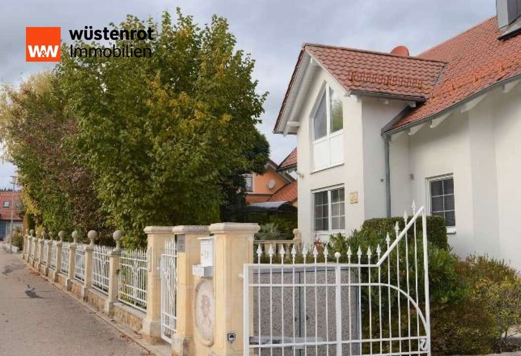 Immobilie in Brunn - Großzügiges Einfamilienhaus in ruhiger Wohnlage von Brunn/Laaber – ideal auch für zwei Generationen - Bild 1