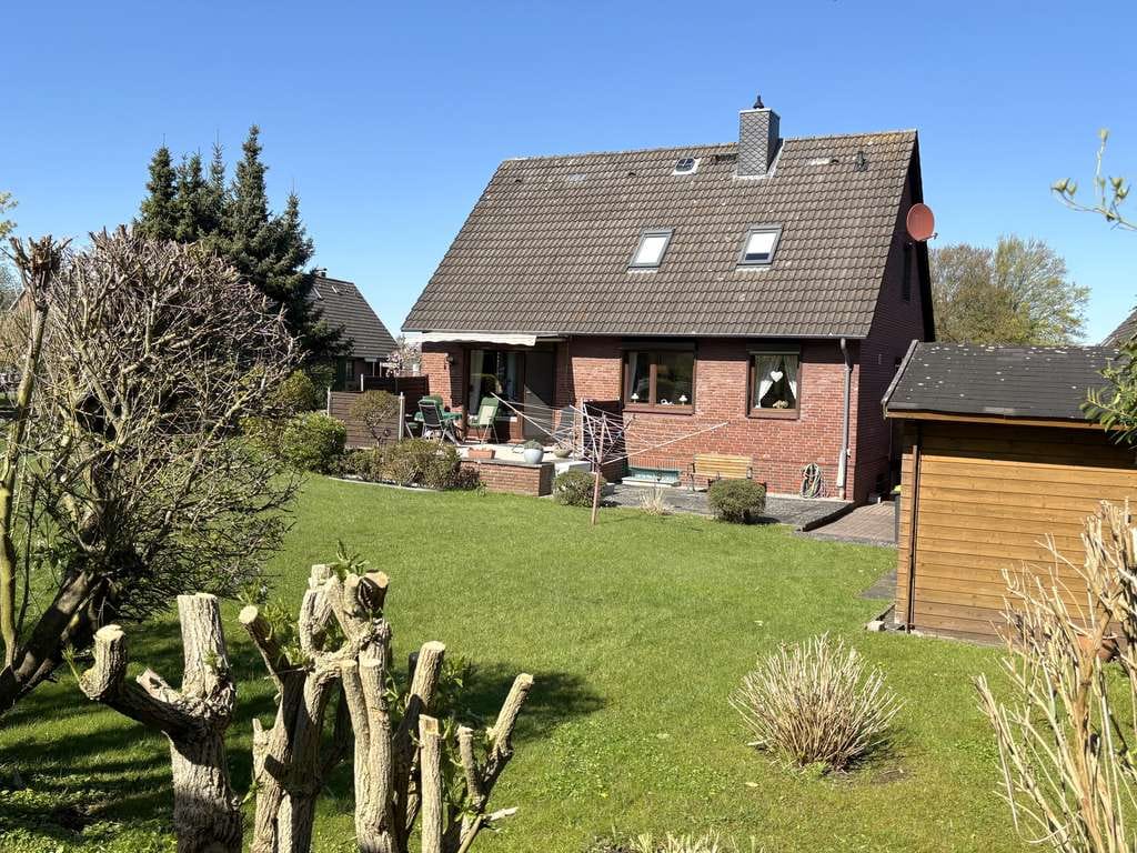 Immobilie in Neustadt in Holstein - 4½-Zi.-EFH mit großem Hobbyraum, Garage,Gartenhäuschen u. großzügigem Garten in Neustadt zu kaufen! - Bild 1