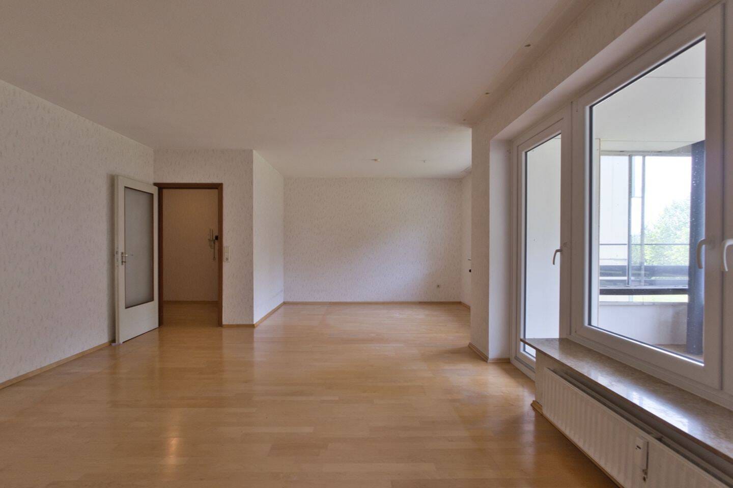 Immobilie in Hildesheim - Wohnen am Waldrand: 2,5-Zimmer-Wohnung mit Loggia und Garage - Bild 3