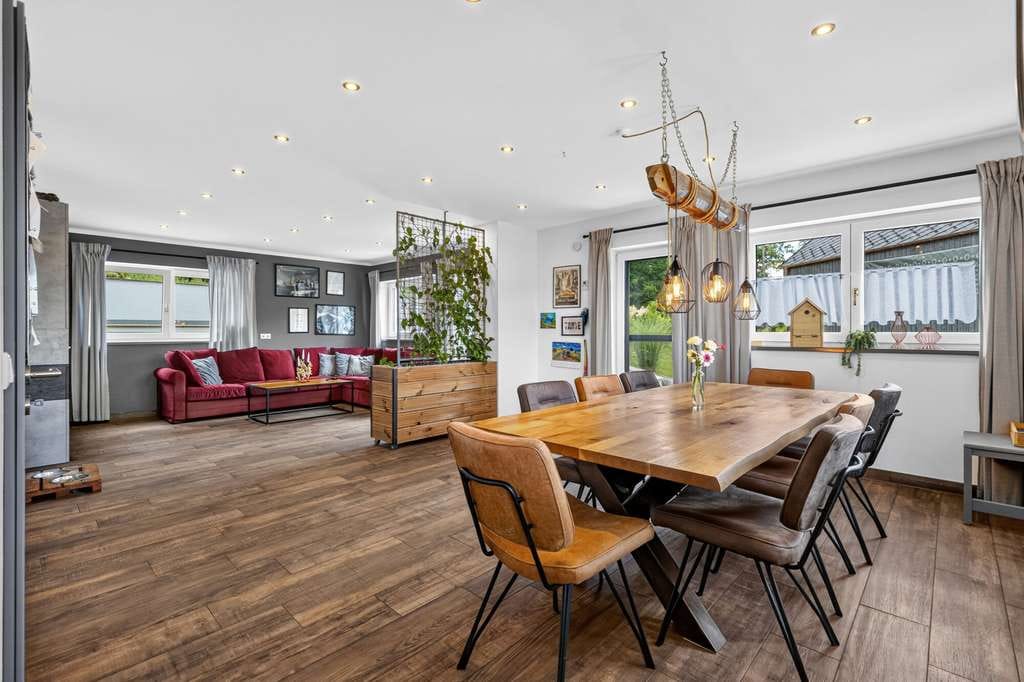 Immobilie in Langenneufnach - Modernes Traumhaus mit Weitblick, PV-Anlage & Energieklasse A - Bild 1