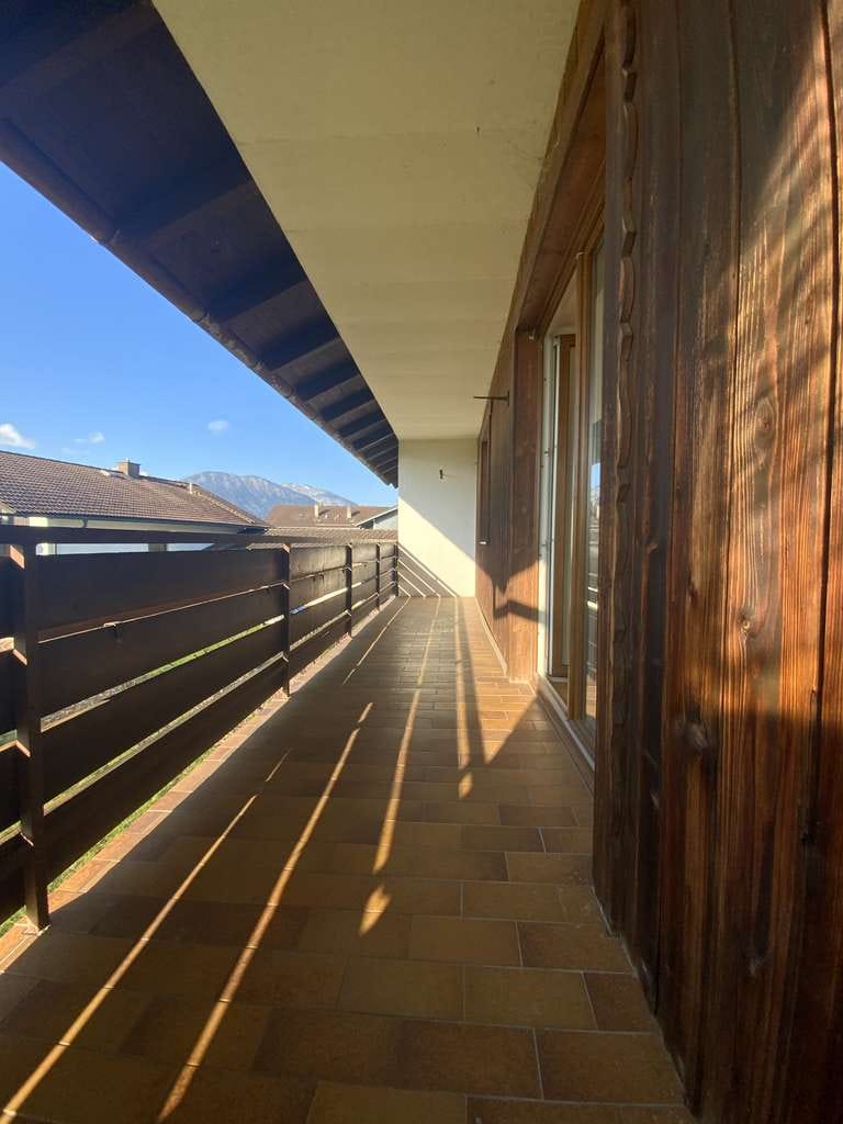 Immobilie in Raubling - Charmante renovierungsbedürftige 3-ZI-Wohnung mit  Balkon - Bild 2