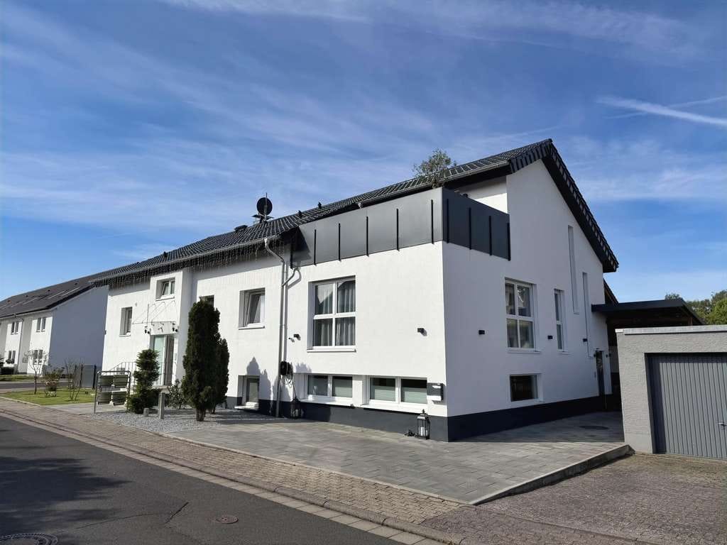 Immobilie in Hasselroth - Modernisiertes 5-Parteienhaus mit Neubau-Doppelhaushälfte in ruhiger Lage - Bild 0