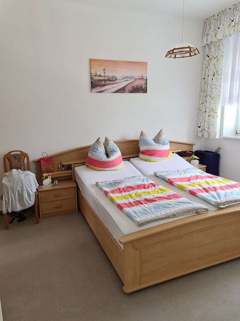 Immobilie in Neumark - behindertengerechte 2-Raum-Wohnung mit Lift und Fußbodenheizung  - Bild 1