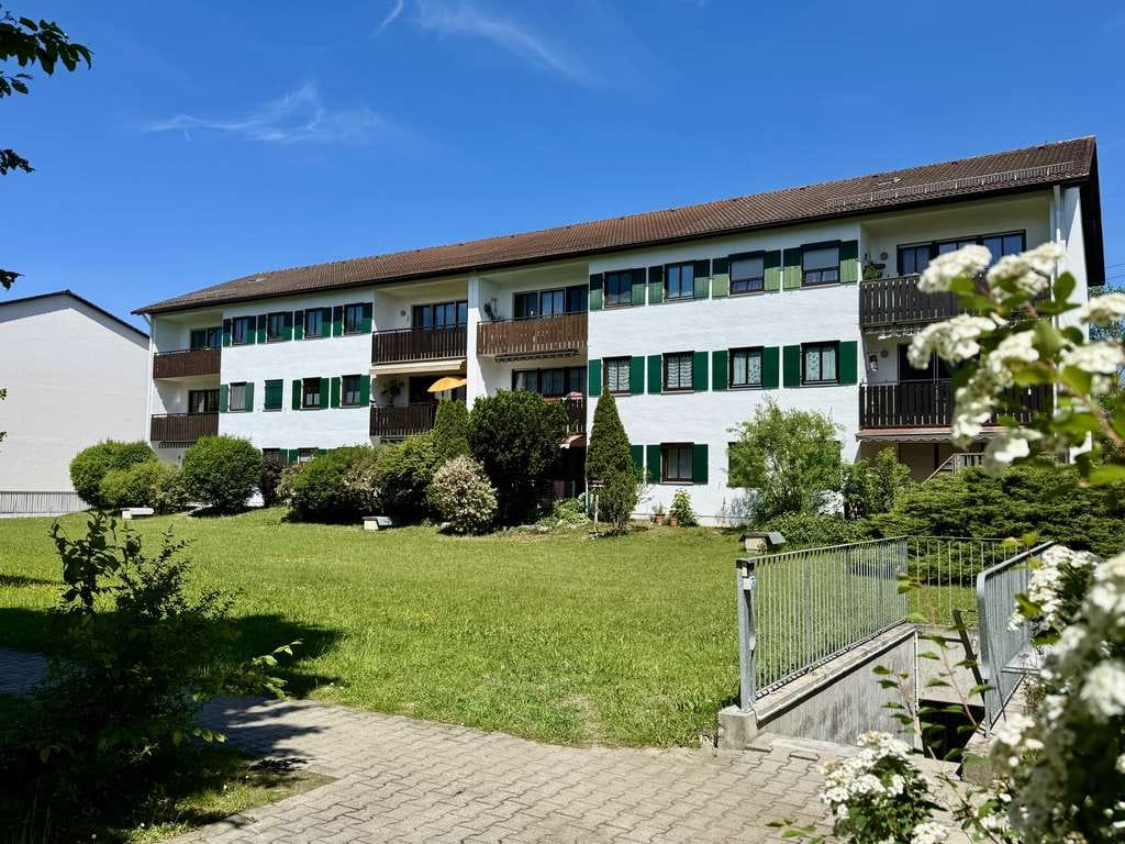 Immobilie in Ampfing - Gepflegt und gut geschnitten! 3-Zimmer-Wohnung mit Balkon und Fußbodenheizung - Bild 0