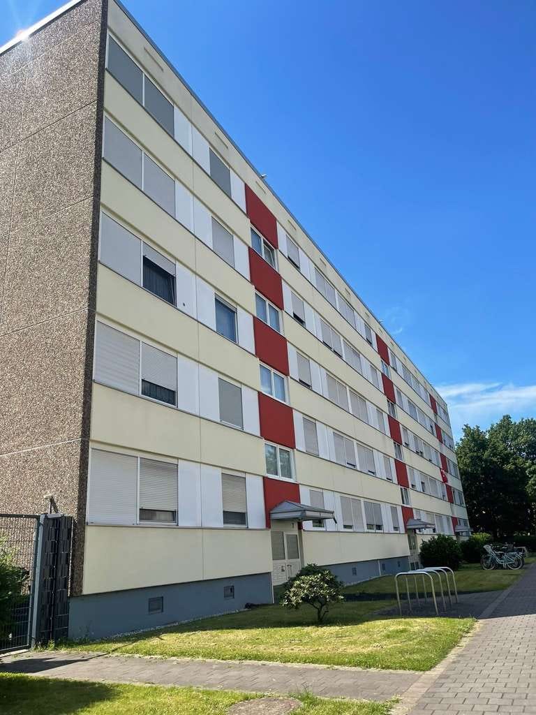 Immobilie in Dormagen - Moderne Wohnung in Dormagen mit Balkon und Aufzug - Bild 0