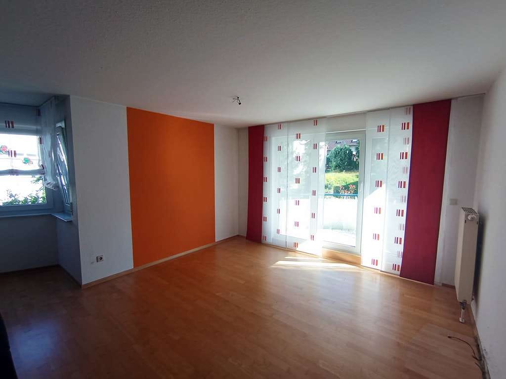 Immobilie in Grafenau - Helle und moderne 5,5 Zimmer Wohnung mit 2 Balkonen und Kaminofen für Ihren Wohntraum! - Bild 2