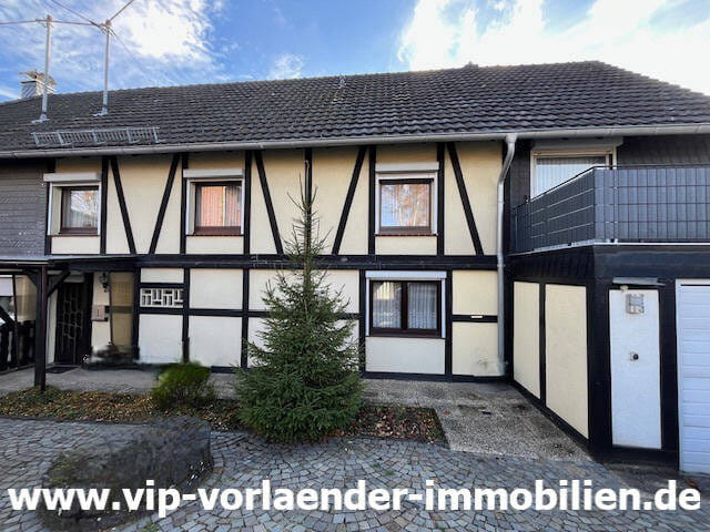 Immobilie in Waldbröl - 51545 Waldbröl-Nähe         VIP-1470-26           Einfamilienhaus -DHH mit zwei Wohneinheiten; 2 Garagen u - Bild 0