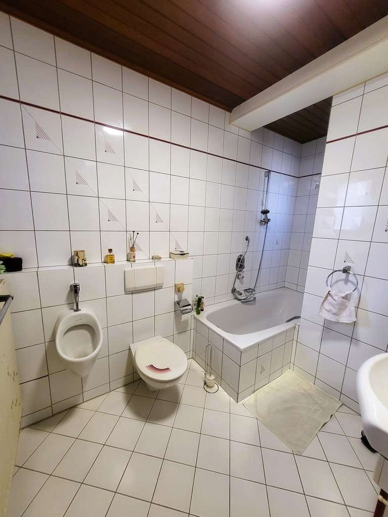 Immobilie in Staufenberg - Top gepflegtes Zweifamilienhaus mit Werkstatt 2 Garagen und Garten! - Bild 3