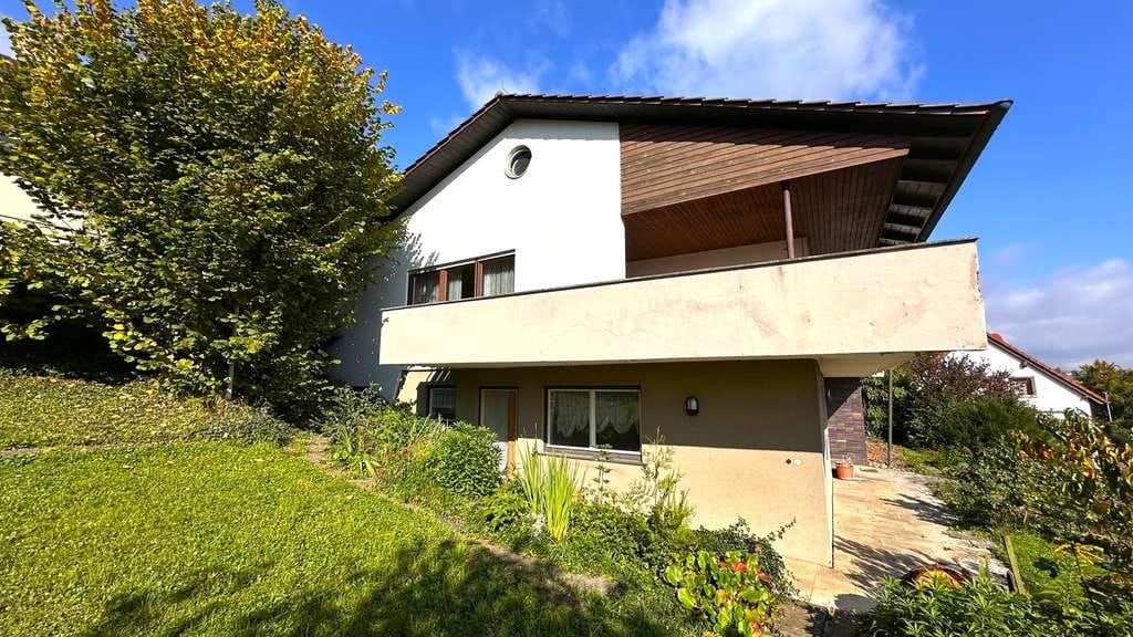 Immobilie in Ingersheim - Architektenvilla: Wohnen und Büro direkt am Naturschutzgebiet - Optional zusätzl. Bauplatz !!! - Bild 1