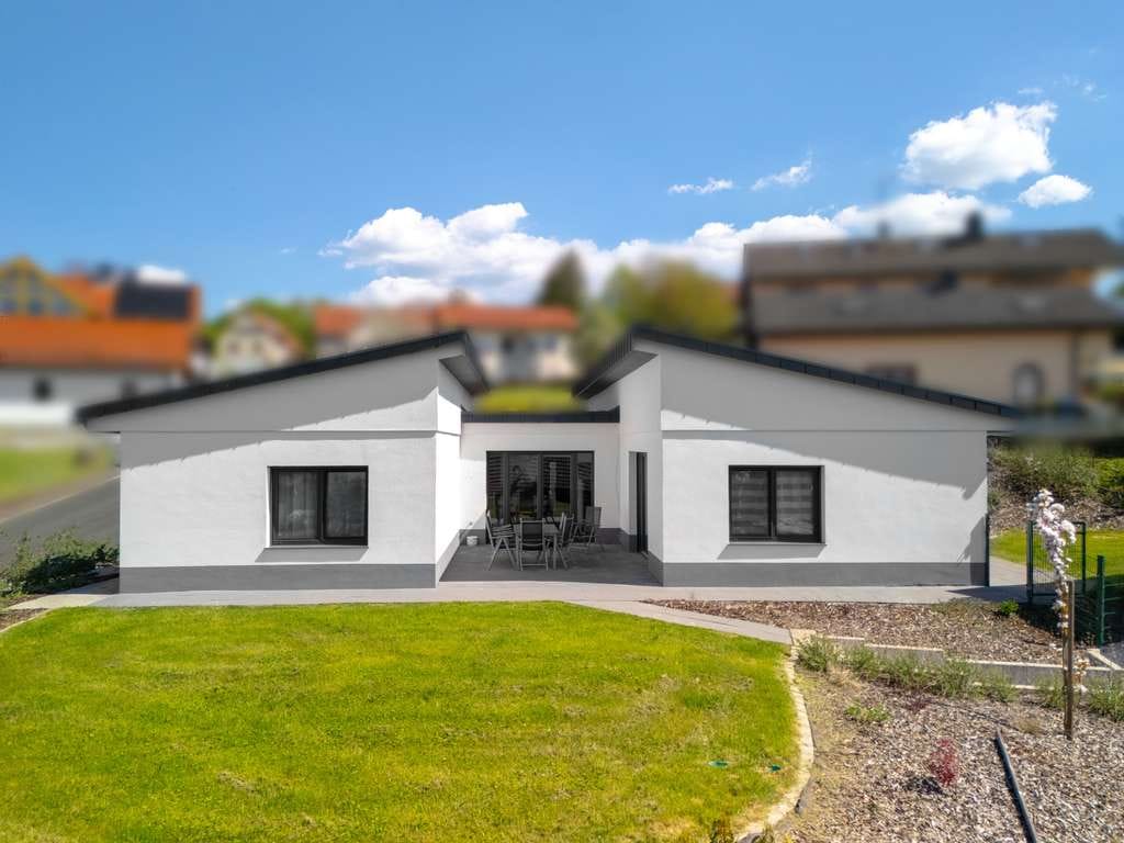Immobilie in Kalbach - Modernes Einfamilienhaus (Bj. 2021) mit 1.200 m² Grundstück & Dreifach-Garage - Bild 0
