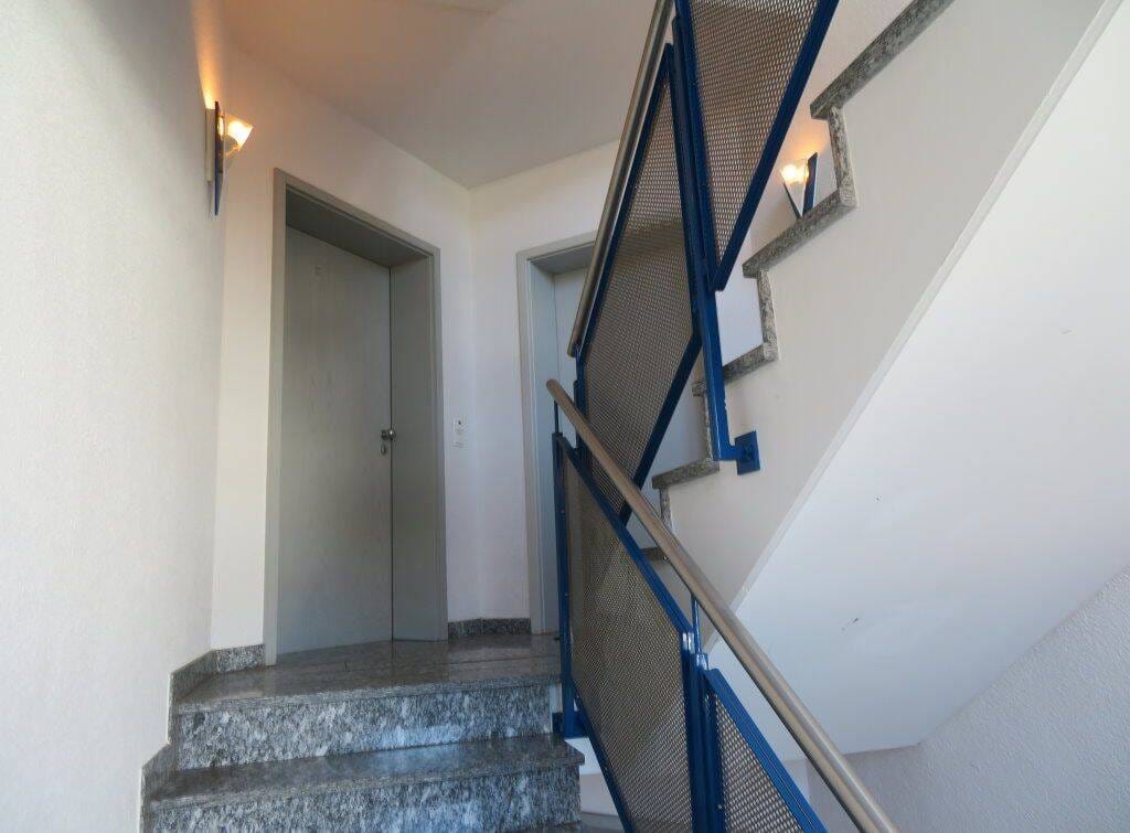 Immobilie in Hallstadt - HALLSTADT-DÖRFLEINS: OFFENE 3-ZIMMER-WOHNUNG(=SOFORT FREI)+BAD MIT FENSTER+ BALKON FÜR 229.000,-EURO - Bild 2