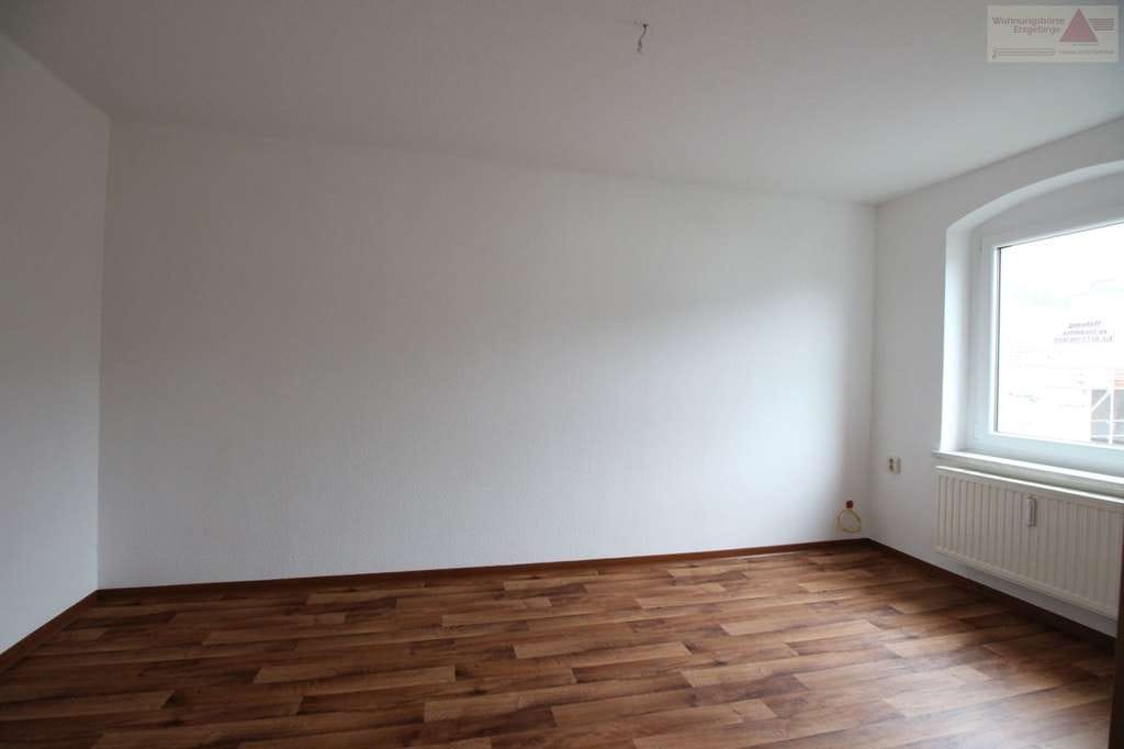 Immobilie in Breitenbrunn/Erzgebirge - Solide vermietetes Mehrfamilienhaus in ländlicher Lage mit Entwicklungsperspektive - Bild 2