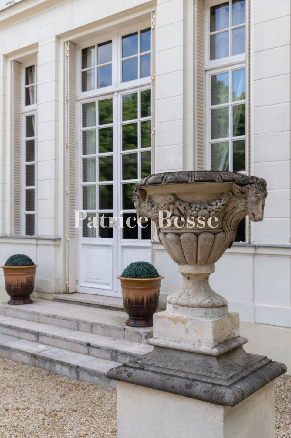 Immobilie in Happurg - An entirely renovated, 295-m² flat, in a neoclassical chateau, thirty minutes from Paris - ref 307543 - Bild 2