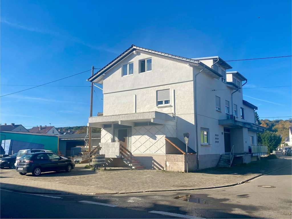 Immobilie in Guntersblum - Attraktives Mehrfamilienhaus mit großem Grundstück und vielseitigem Nutzungspotenzial - Bild 0
