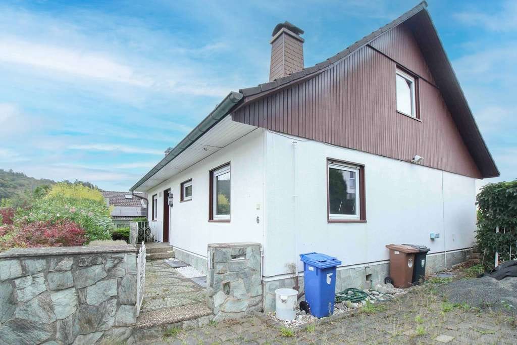 Immobilie in Eppstein - Großzügiges EFH inkl. ELW mit Potential in Eppstein - ideal für Familien und Mehrgenerationenwohnen - Bild 1
