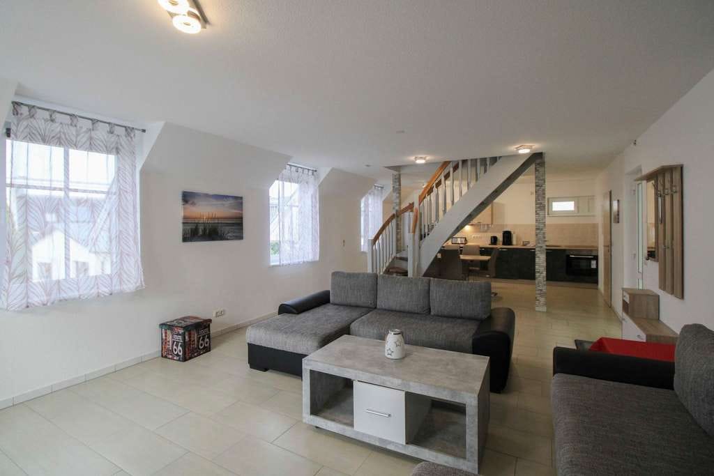 Immobilie in Wiek - Charmante Maisonettewohnung mit Hafenblick in Wiek auf Rügen - ideal für Eigennutzer & Vermieter - Bild 0