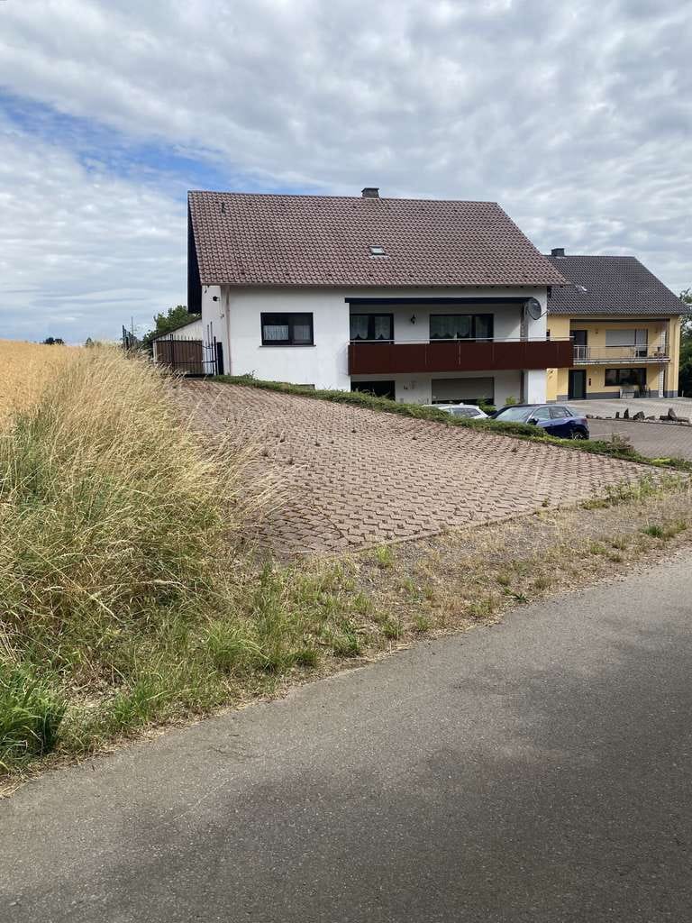 Immobilie in Konken - Dreifamilienhaus mit drei Garagen in ruhiger Seitenstraße - Bild 1