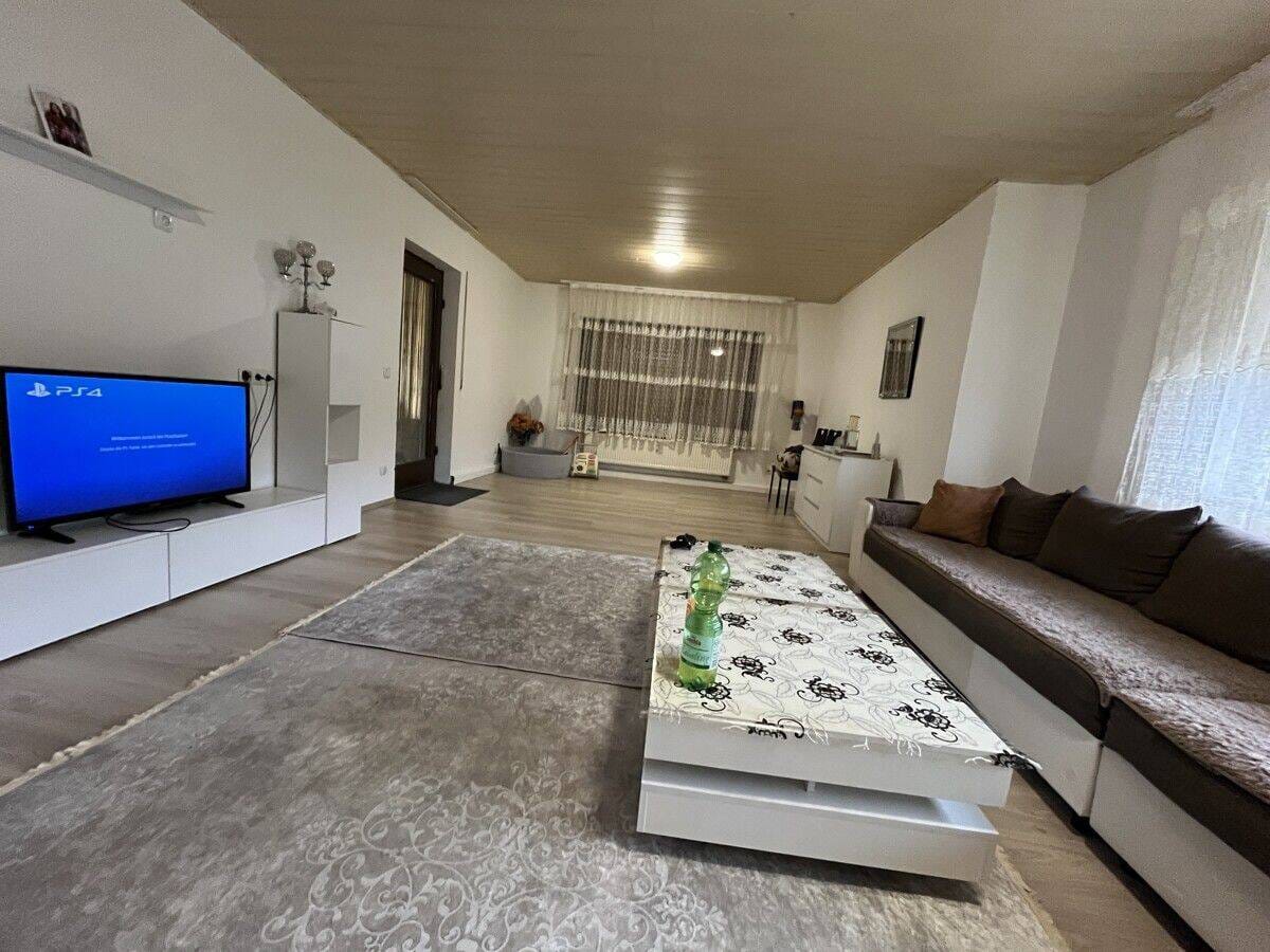 Immobilie in Schwarzenbruck - Massiv gebautes Mehrfamilienhaus mit 3  Einheiten - Bild 2