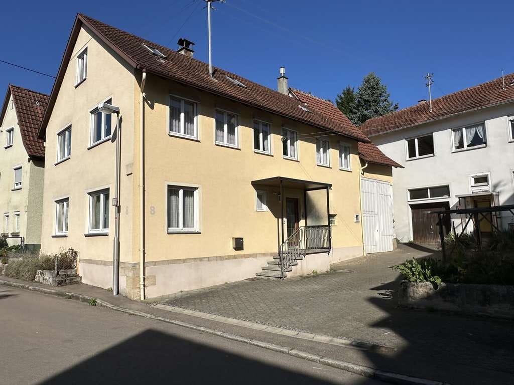 Immobilie in Ofterdingen - Sehr gepflegtes Haus mit Scheune im Zentrum von Ofterdingen - frei und sofort beziehbar ! - Bild 0