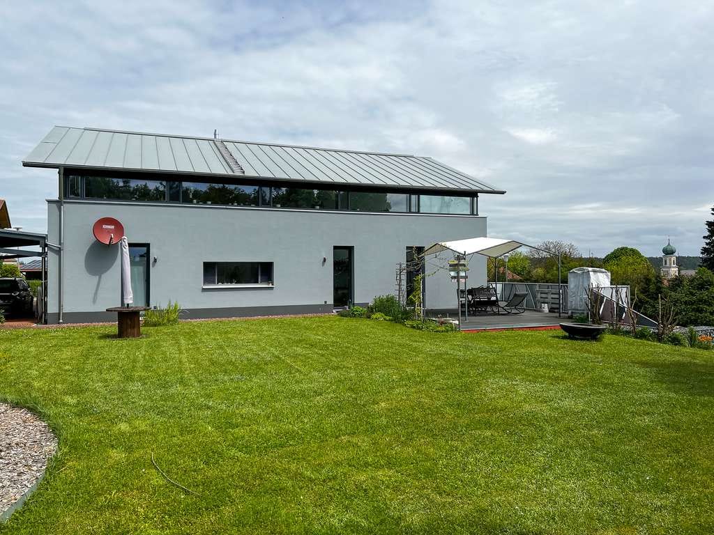 Immobilie in Michelsneukirchen - Extravagantes EFH mit Design-Einbauküche und 3 Bädern - Bild 1