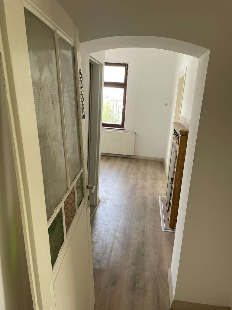 Immobilie in Wilkau-Haßlau - Teilsaniertes Mehrfamilienhaus in Nähe Zwickau zu Verkaufen - Bild 1