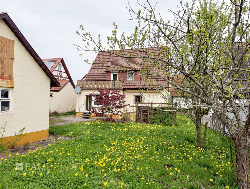 Immobilie in Beuren - Platz für Ideen, Familie & Zukunft – charmantes Haus mit riesigem Garten - Bild 2