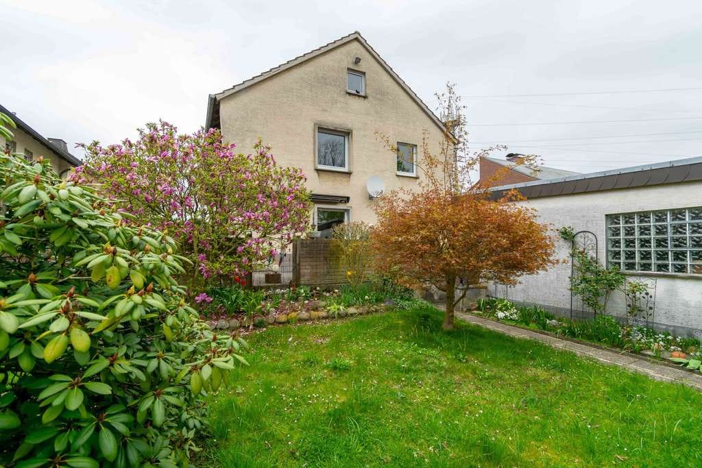 Immobilie in Salzkotten - Zweifamilienhaus in beliebter Wohnlage - Bild 2
