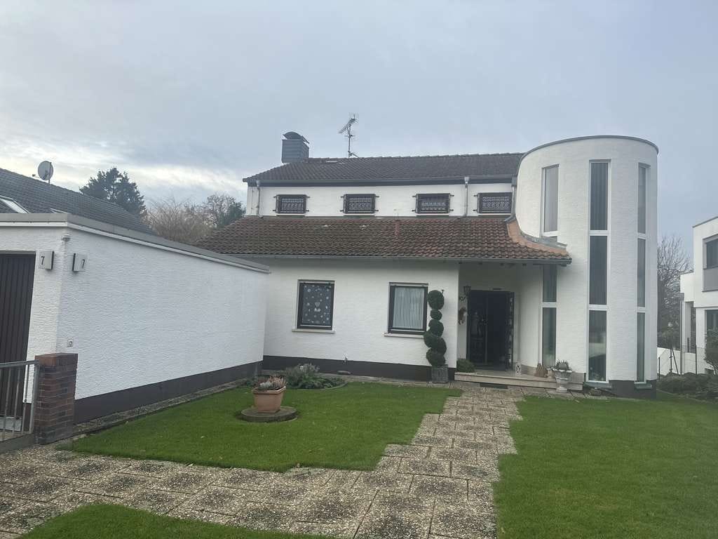 Immobilie in Großkrotzenburg - Geräumiges Zweifamilienhaus, Doppelgarage, Traumgarten - Bild 0