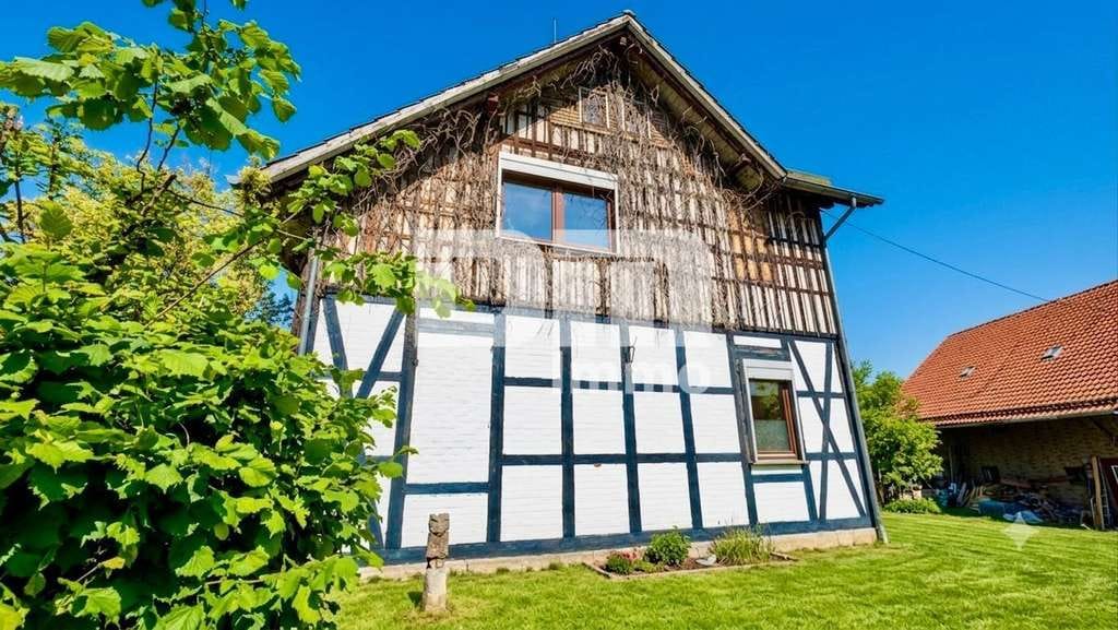 Immobilie in Bad Gandersheim - Charmantes Einfamilienhaus/Resthof mit viel Platz, modernisierter Technik und idyllischem Garten - Bild 4