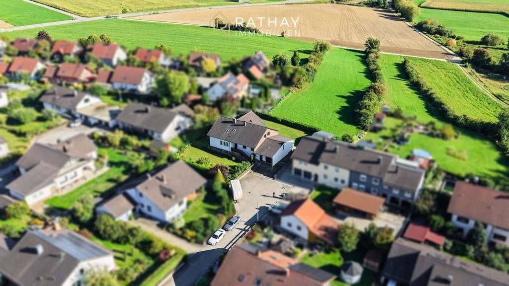 Immobilie in Schierling - Sanierungsobjekt für Macher! - Großes Einfamilienhaus in Traumlage von Schierling - Bild 2