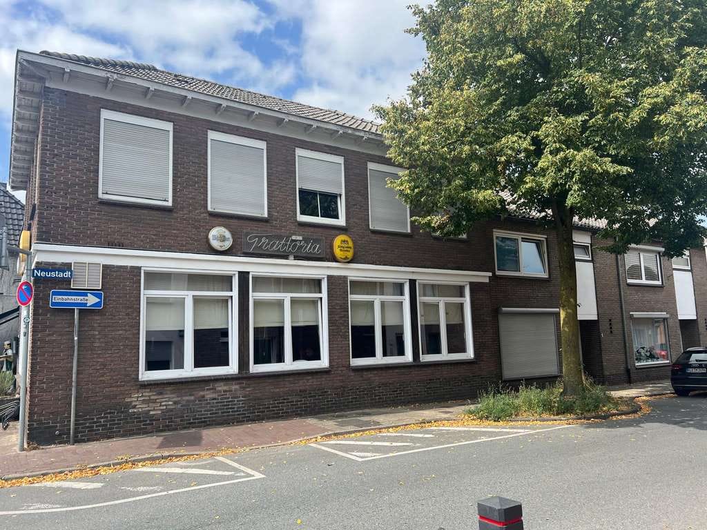 Immobilie in Emmerich am Rhein - Attraktives Mehrfamilienhaus mit 6 Schlafzimmers und Gewerbeeinheit (Pizzeria) im Erdgeschoss - Bild 2