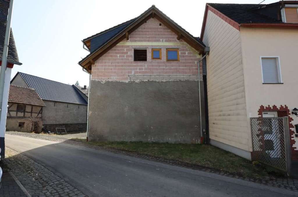 Immobilie in Saxler - Einfamilienhaus mit Einliegerwohnung und ehem. Scheune, Garten, Saxler - Bild 1
