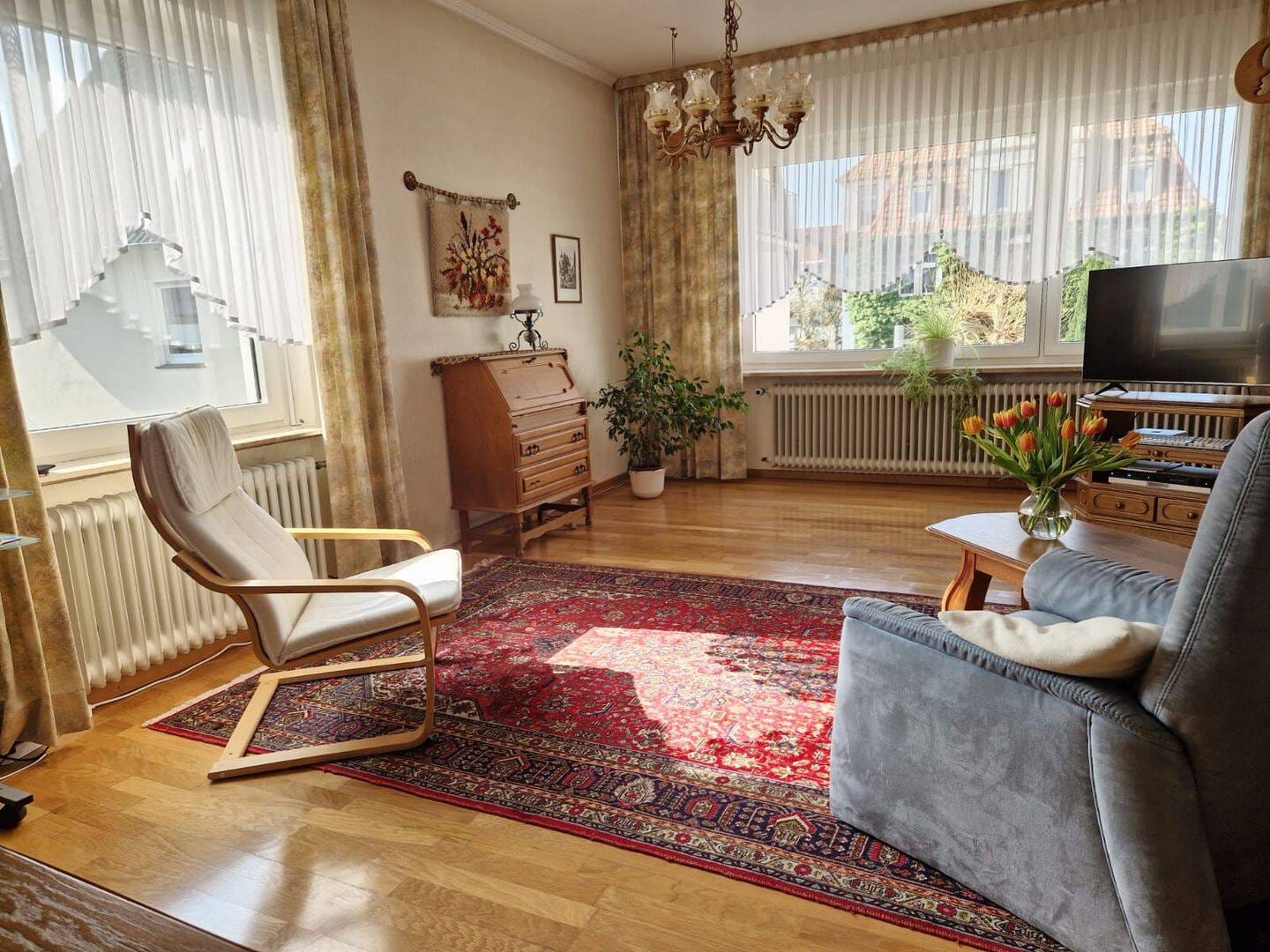 Immobilie in Bad Salzuflen - Großzügige helle Wohnung im Zentrum von Bad Salzuflen mit zwei Garagen - Bild 0