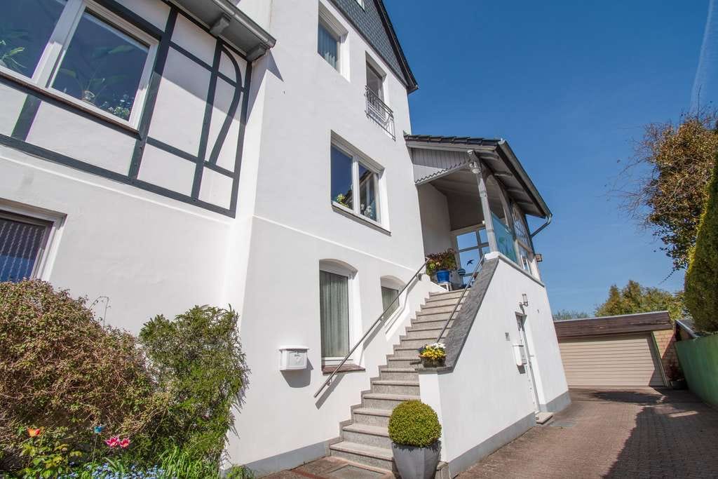 Immobilie in Schleswig - Stilvolle Stadtvilla in privilegierter Lage – mit Blick auf die historischen Wahrzeichen Schleswigs - Bild 2