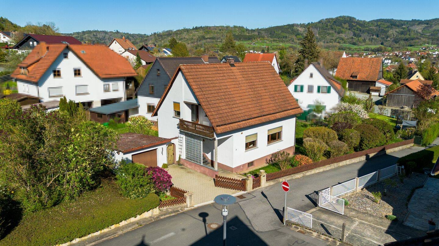 Immobilie in Marktrodach - Einfamilienhaus in gepflegter Wohnsiedlung - viel Raum für Ihre Ideen - Bild 1