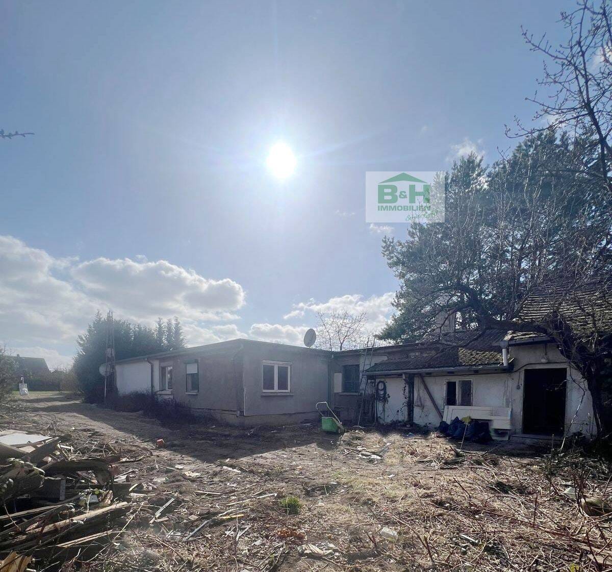 Immobilie in Dessau-Roßlau - Einzigartiges Grundstück in absoluter Alleinlage – Bungalow in Dessau-Ziebigk mit 4.881 m² Grundstück - Bild 0