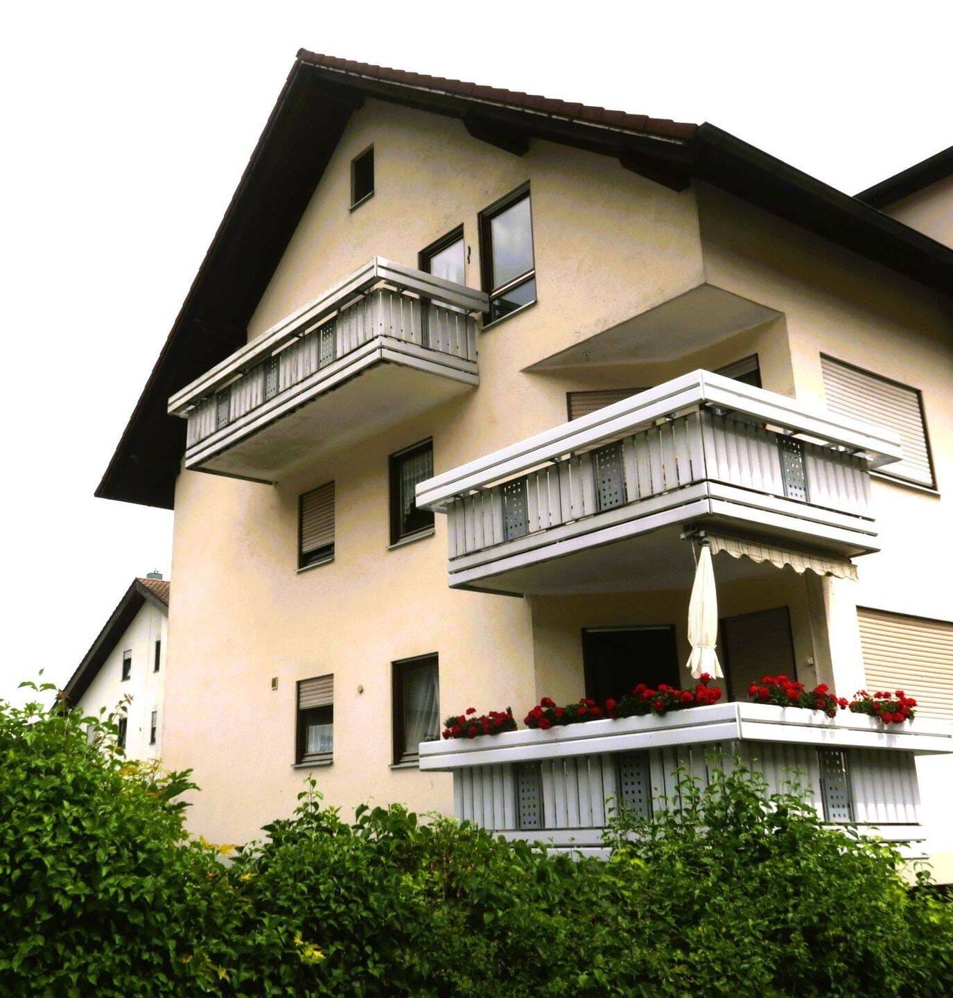 Immobilie in Sulz am Neckar - Vermietete 3 Zimmer Eigentumswohnung mit Balkon und Garage - Bild 0