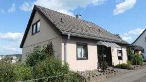 Immobilie in Prüm - Einfamilienhaus mit Balkon in Zentrumsnaher Stadtlage mit gr. Garage mit Unterbau - Bild 2