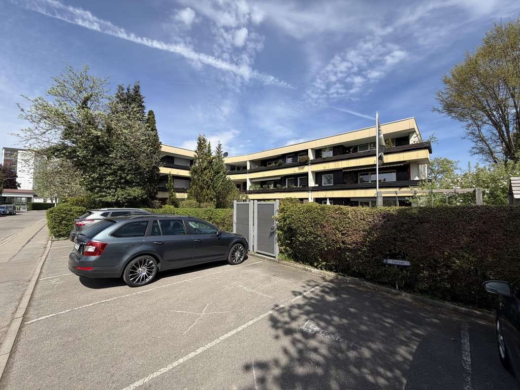 Immobilie in Stadtbergen - Modernisierte 3-Zimmer-Wohnung mit Südwestbalkon, Pelletofen und Tiefgaragenstellplatz - Bild 2