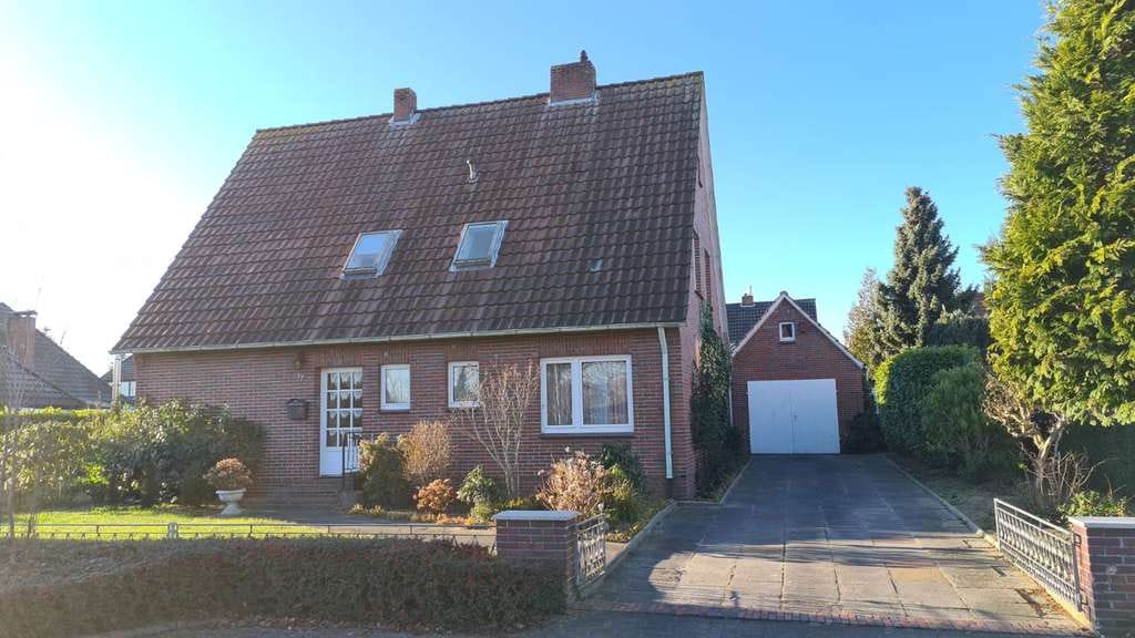 Immobilie in Varel - Einfamilienhaus mit Einliegerwohnung in Varel Obenstrohe  - Bild 0