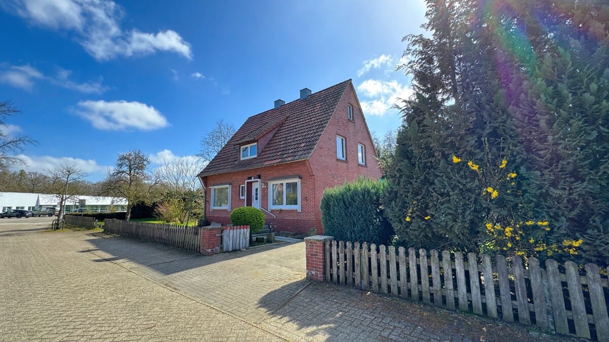 Immobilie in Neuenhaus - Einfamilienhaus mit Einliegerwohnung in Neuenhaus; + Baugrundstück-Potenzial - Bild 1