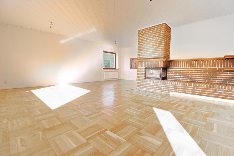 Immobilie in Alveslohe - ZWEI-Familienhaus * (T)RAUM-RIESE mit 205 m² & 2 Garagen ! Auch für Anleger interessant ! - Bild 3