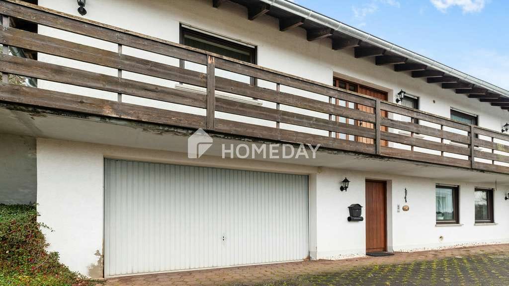 Immobilie in Gersfeld - EFH mit Einlieger-Fewo, Hanglage, Doppelgarage u. großem Grundstück - Bild 1