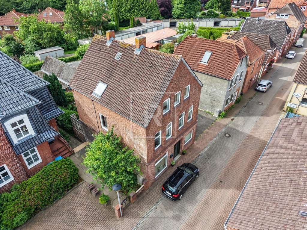 Immobilie in Wilster - Großzügiges Wohnhaus mit ca. 184 m² Wohnfläche, 9 Zimmern und großer Werkstatt - Bild 2
