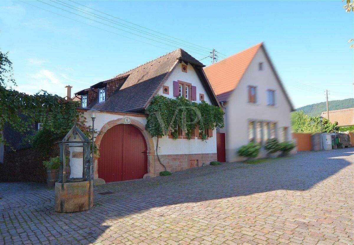Immobilie in Rhodt unter Rietburg - Theresienstraße: Bezauberndes Fachwerkhaus mit idyllischem Innenhof und romantischem Garten - Bild 1