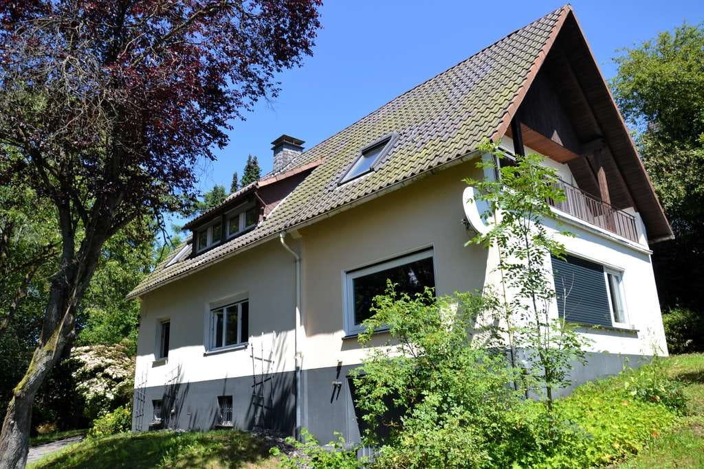 Immobilie in Hilchenbach - Provisionsfrei: Renovierungsprojekt übernehmen – EFH mit Natur & Privatsphäre - Bild 1