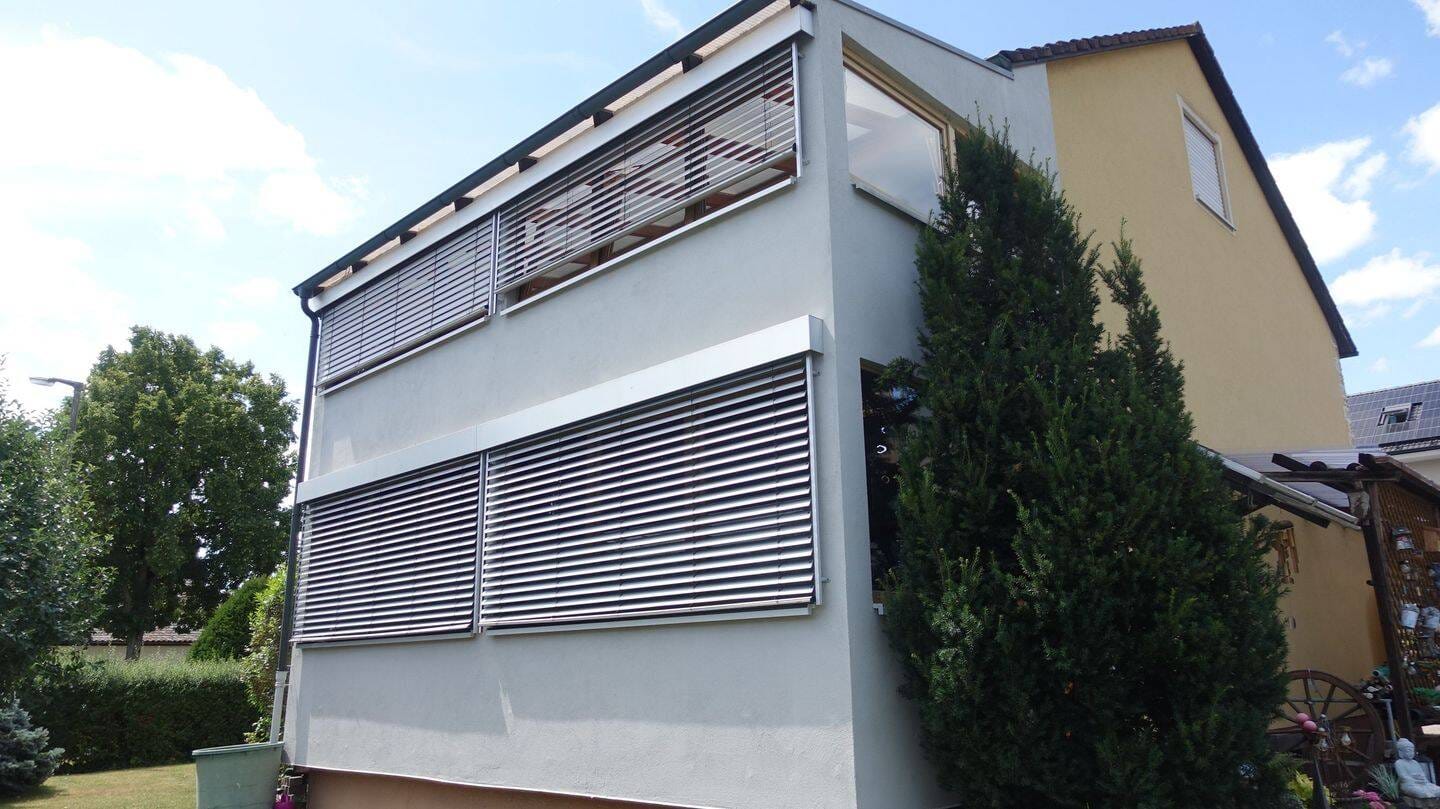 Immobilie in Langenfeld - Gepflegtes Mehrfamilienhaus mit Doppelgarage, Wintergarten und schönem Garten in Langenfeld zu verkaufen - Bild 3