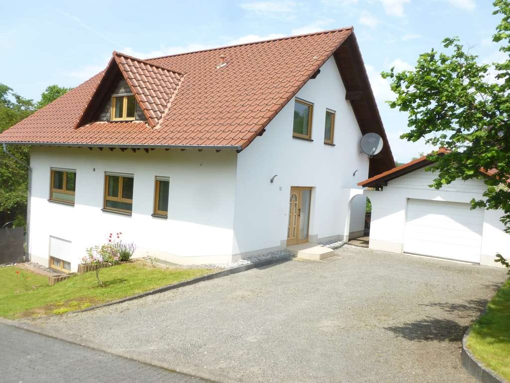 Immobilie in Windeck - Großes Einfamilienhaus mit Einliegerwohnung in toller Lage - Bild 0