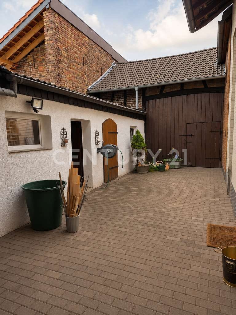 Immobilie in Swisttal - Wohnhaus mit Nebengebäuden - Viel Potenzial für Handwerker - in Swisttal-Ollheim - Bild 1